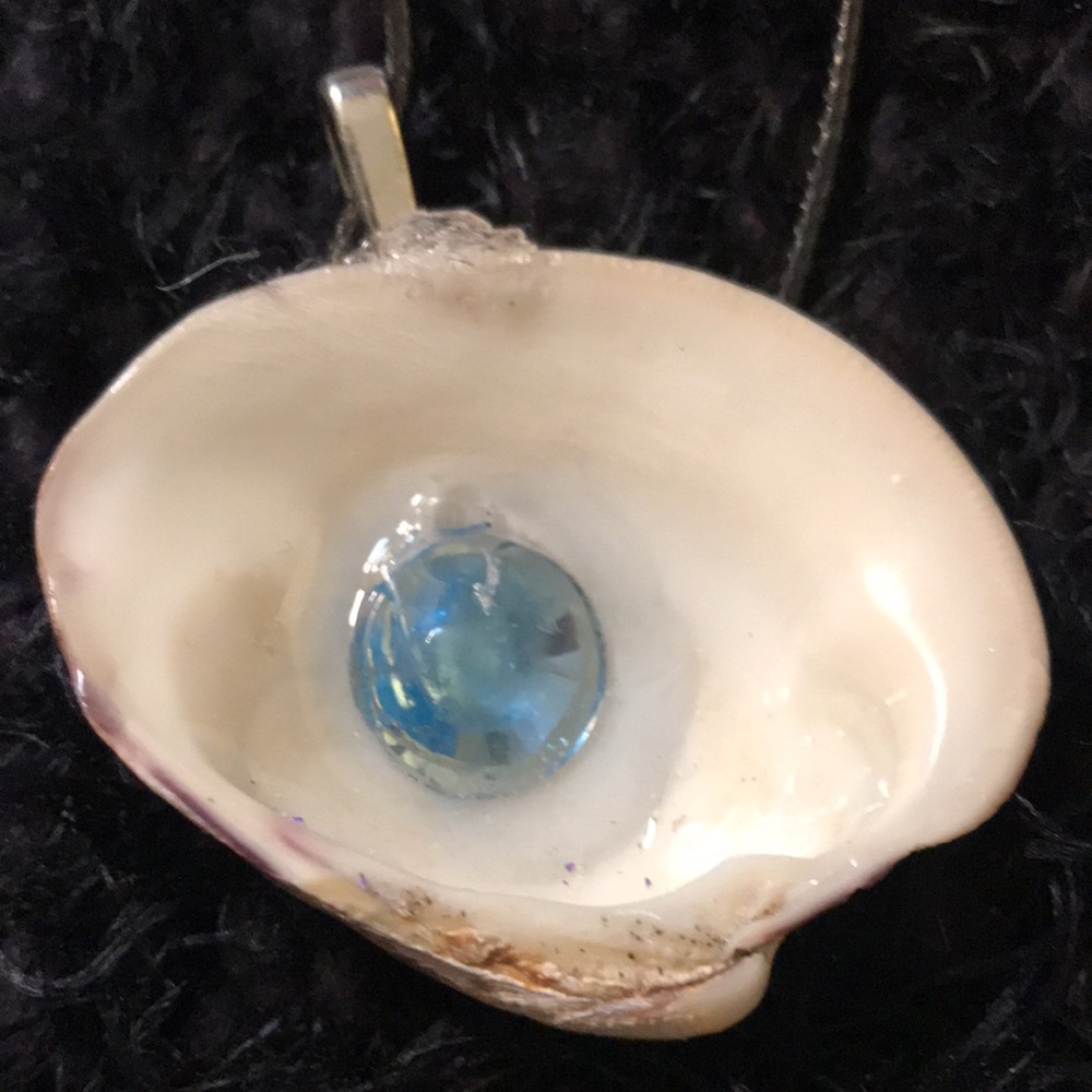 SeaShell Necklace Hand Created - Picture 13 of 17